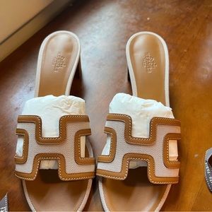 Hermes Oasis Sandals in excellent condition